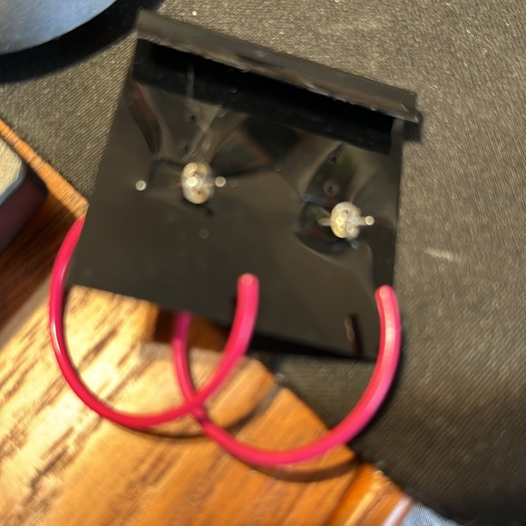 Dark pink vintage hopped earring - Picture 5 of 5